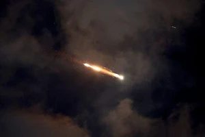 UAV Iran xuyên thủng phòng không Israel; Tel Aviv tuyên bố hạ thêm nhiều chỉ huy Tehran