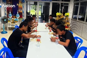 Thái Lan hoãn trao trả 18 binh sĩ Campuchia