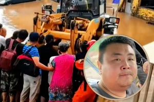 'Người hùng xe ủi' cứu hơn 100 người khỏi lũ dữ ở Bắc Kinh
