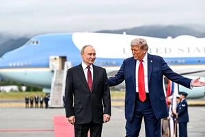 Chùm ảnh, video 3 tiếng thượng đỉnh Trump-Putin ở Alaska