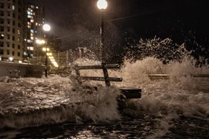 Siêu bão Ragasa gây vỡ hồ ở Đài Loan khiến 14 người thiệt mạng, áp sát Hong Kong và Macau 