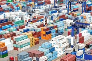 Trung Quốc phản ứng rắn vụ ông Trump cảnh báo áp thuế bổ sung 100%