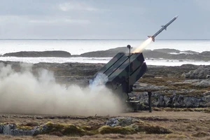 Mỹ đình trệ hơn 5 tỉ USD xuất khẩu vũ khí cho Ukraine và NATO?