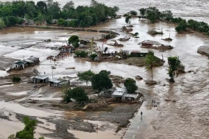 Bão Fung-wong tàn phá nặng nề Philippines, có thể vòng lại sau khi quét qua Đài Loan