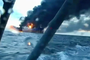 Hai tàu được cho thuộc ‘hạm đội bóng tối’ của Nga nổ ở Thổ Nhĩ Kỳ là do Ukraine tấn công?