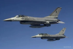 Campuchia nói F-16 Thái Lan thả bom khu vực biên giới Siem Riep; Ông Trump cảnh báo áp thuế hai nước