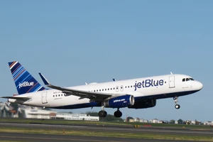 Máy bay quân sự Mỹ suýt va chạm máy bay chở khách trên vùng trời Caribe gần Venezuela 