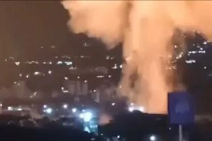 VIDEO: Loạt vụ nổ lớn rung chuyển thủ đô Venezuela, Lầu Năm Góc từ chối bình luận