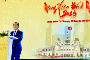 Ông Nguyễn Văn Được - Ủy viên Trung ương Đảng, Phó Bí thư Thành ủy, Chủ tịch UBND TP.HCM - phát biểu khai mạc Chương trình Họp mặt người Việt Nam ở nước ngoài mừng Xuân Bính Ngọ 2026. Ảnh: DƯƠNG KHANG