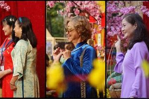Chùm ảnh: Sắc xuân ngập tràn Dinh Độc Lập, kiều bào xúng xính áo dài ngày hội ngộ