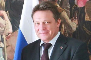 Nga lên tiếng vấn đề sơ tán khỏi Cuba; Havana chỉ trích Mỹ ‘đạo đức giả’ vụ gửi 6 triệu USD 