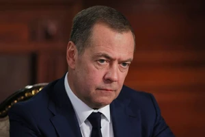 Ông Medvedev cảnh báo tấn công hạt nhân vào Anh và Pháp, nếu…