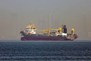 Eo biển Hormuz đang thế nào sau khi Iran tuyên bố phong tỏa, giá dầu diễn biến sao?