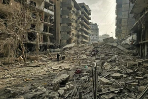 Iran, Hezbollah nã ‘làn sóng tên lửa mới’ sang Israel; Tổng thống Iran ra điều kiện chấm dứt chiến tranh 