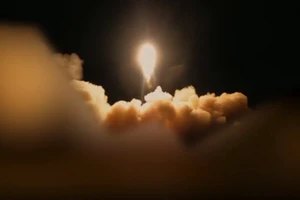 Chiến sự Trung Đông: Tên lửa, UAV ồ ạt dội khắp khu vực; Thêm tướng Iran thiệt mạng; Ngoại trưởng Iran điện đàm người đồng cấp Anh