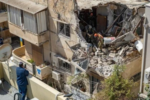 Chiến sự Trung Đông ngày 24: Iran nhắm loạt căn cứ Mỹ và Israel; Hezbollah phản công; TTK NATO ra tuyên bố mới về eo biển Hormuz 