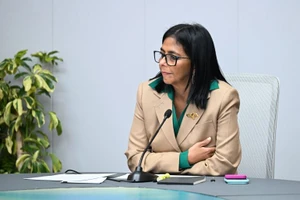 Mỹ dỡ bỏ trừng phạt đối với Tổng thống lâm thời Venezuela