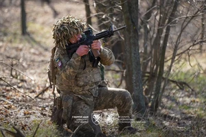 Chiến sự Nga-Ukraine 5-4: Ukraine tập kích đoàn tàu Nga, phá hủy tổ hợp UAV tỉ đô của Moscow tại Crimea; Nga hạ loạt UAV Ukraine trên 9 khu vực và Biển Đen