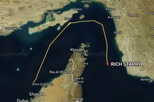 Cập nhật tình hình tàu qua eo biển Hormuz ngày đầu Mỹ phong tỏa; Iran dọa tung vũ khí mới nếu chiến sự leo thang