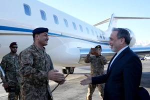 Chiến sự Trung Đông ngày 48: Thống chế Pakistan đến Iran; Israel sẵn sàng kịch bản tái chiến với Iran; Mỹ trừng phạt Tehran