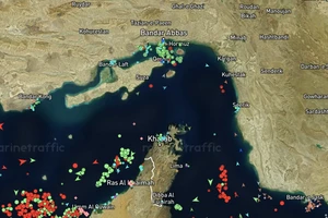 CENTCOM tuyên bố chặn tàu treo cờ Iran, 'chưa tàu nào phá được phong tỏa ở eo biển Hormuz'; Tehran cảnh báo gắt về ngừng bắn