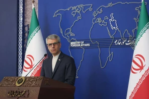 Iran nói về đàm phán, tính thu phí ở eo biển Hormuz; Nga, ông Tập lên tiếng