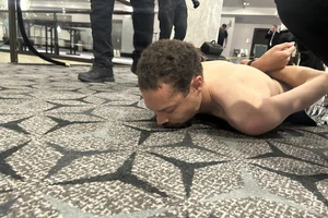 Ông Trump đăng video khoảnh khắc nổ súng và mật vụ chớp nhoáng phản ứng trước nghi phạm