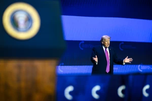 Ông Trump nói Iran báo với Mỹ rằng họ đang trong 'tình trạng sụp đổ'; Ai Cập điện đàm loạt nước Anh, Đức…