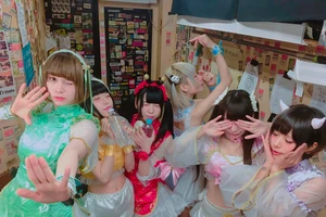 Lạ lùng chuyện idol Nhật cung cấp dịch vụ ‘độc lạ’ cho fan 