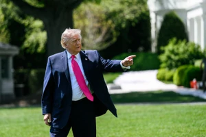 Ông Trump cảnh báo rắn sau diễn biến Iran và Mỹ tung đòn tấn công qua lại