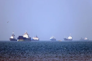 Iran tuyên bố tấn công đáp trả vào căn cứ không quân Mỹ; Còi báo rộng vang rền khắp Kuwait