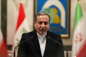 Chiến sự Trung Đông ngày 103: Iran phản ứng gắt sau đòn không kích của Mỹ liên quan vụ trực thăng Apache rơi ở eo biển Hormuz