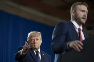 Ông Trump tuyên bố tấn công Iran ‘rất mạnh’, sẽ ứng xử như với Venezuela; Nga, Trung Quốc, Thổ Nhĩ Kỳ... lên tiếng 
