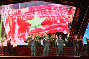 dac-sac-chuong-trinh-nghe-thuat-vang-mai-khuc-quan-hanh