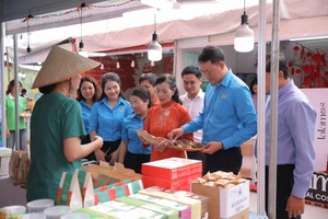 Dành 3 tỉ đồng hỗ trợ 6.000 người lao động mua sắm dịp Tết