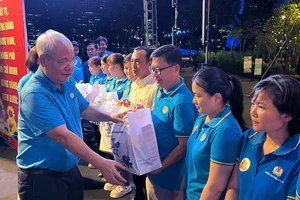 9.500 lao động sắm Tết tại 'Ngày hội công nhân - Phiên chợ nghĩa tình'