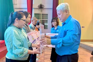 Trao 96 'Mái ấm công đoàn' cho người lao động khó khăn