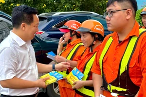 TP Thủ Đức: Hơn 600 phần quà được trao đến người lao động làm xuyên Tết