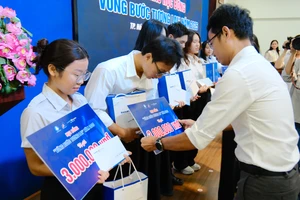 Tiếp sức cho sinh viên có hoàn cảnh khó khăn