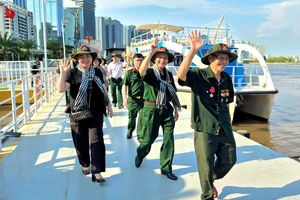 Cảm xúc đong đầy của những người làm nên đại thắng mùa Xuân 1975 trở lại TP.HCM