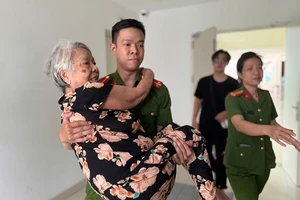 Công an TP.HCM lấy mẫu ADN thân nhân liệt sĩ chưa xác định danh tính