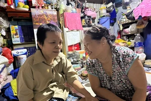 Tình người nơi xóm ve chai