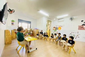 Ngày của mẹ 11-5: Mẹ là hình mẫu ấm áp nhất mà con mang theo suốt cuộc đời