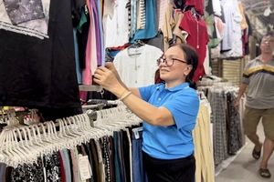 Chợ Thiếc có nghiệp đoàn, tiểu thương thêm chỗ tựa