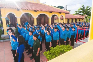 Tuổi trẻ TP.HCM đồng loạt tham gia lễ chào cờ 'Tôi yêu tổ quốc tôi' 