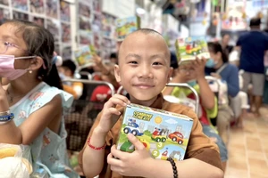 Trung thu về bên xóm trọ bệnh nhi ung thư 