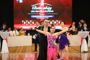 Vận động viên khiếm thị tỏa sáng trên sàn khiêu vũ 