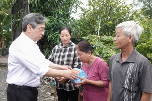 Lãnh đạo TP.HCM khảo sát tình trạng ngập tại 'thủ phủ mai vàng' xã Bình Lợi