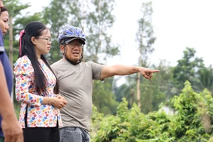 Nông dân ‘thủ phủ mai vàng’ xã Bình Lợi tất bật ứng phó triều cường