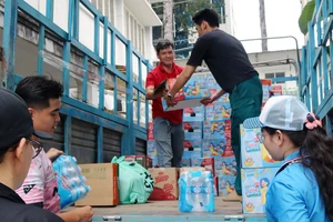 Hội Chữ thập đỏ TP.HCM đã đưa 530 tấn hàng đến vùng lũ
